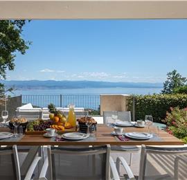 4 Bedroom Villa with Salt Water Pool, Private mini golf course and Rooftop Terrace near Opatija, Sleeps 8